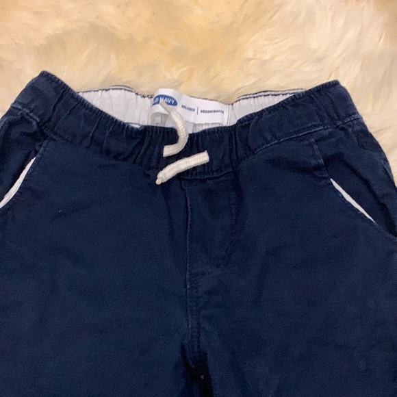 H&M Khaki Roll-Up Pants & Old Navy Dark Blue Pull-On Pants in Size 3-4T - Picture 3 of 10
